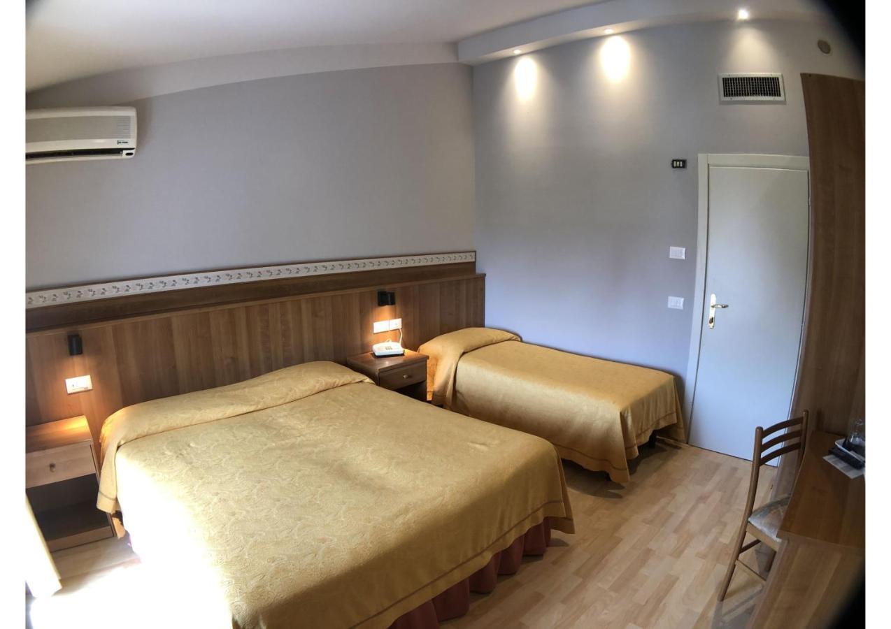 Hotel La Bussola بادينغي سول غاردا المظهر الخارجي الصورة