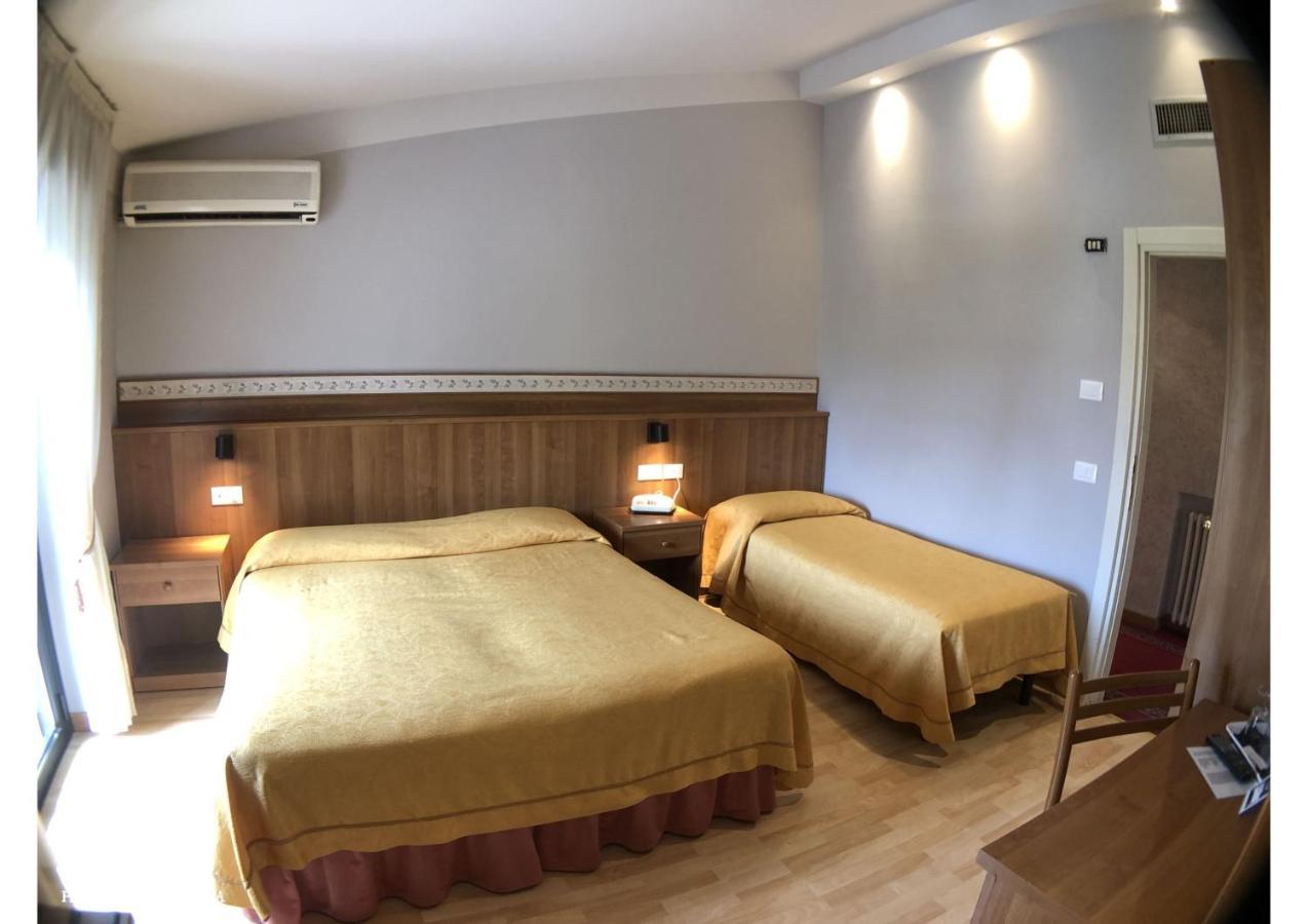 Hotel La Bussola بادينغي سول غاردا المظهر الخارجي الصورة