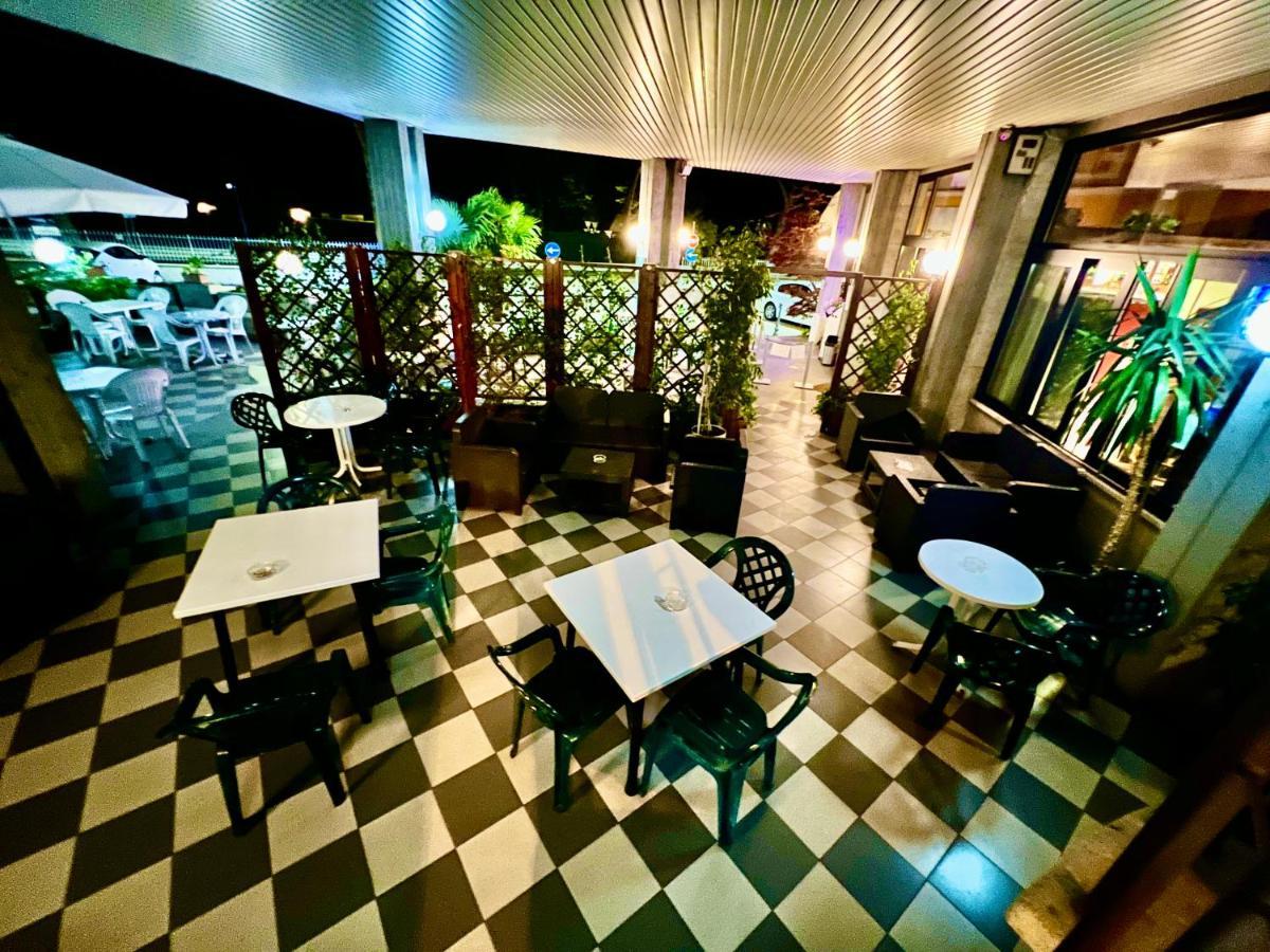 Hotel La Bussola بادينغي سول غاردا المظهر الخارجي الصورة