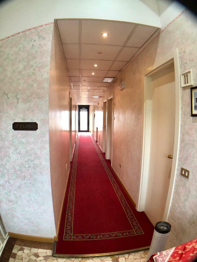 Hotel La Bussola بادينغي سول غاردا المظهر الخارجي الصورة